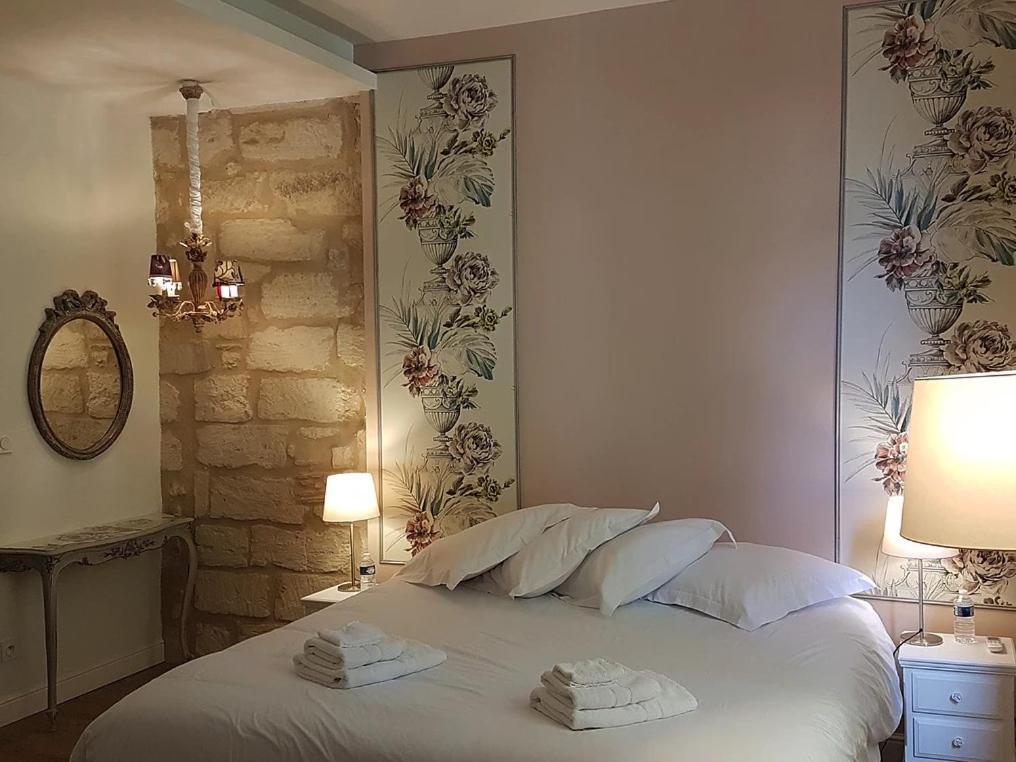 Bed and Breakfast La Maison Des Marronniers Юзес Номер фото